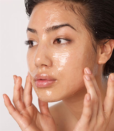  thoa mật ong đều lên mặt